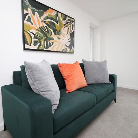 No 43 Stadium Views By Ssw - 2Br, Parking, Sleeps 4, 3Min Walk To Stadium, 10Min Drive To City Centre, Marina And Close To M4 Morriston Dış mekan fotoğraf