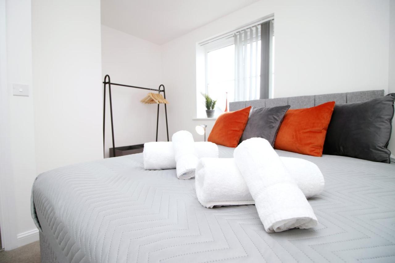No 43 Stadium Views By Ssw - 2Br, Parking, Sleeps 4, 3Min Walk To Stadium, 10Min Drive To City Centre, Marina And Close To M4 Morriston Dış mekan fotoğraf