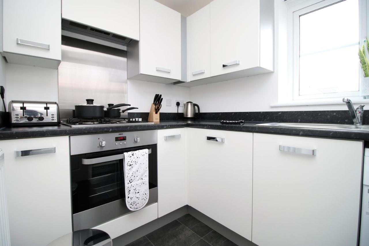 No 43 Stadium Views By Ssw - 2Br, Parking, Sleeps 4, 3Min Walk To Stadium, 10Min Drive To City Centre, Marina And Close To M4 Morriston Dış mekan fotoğraf