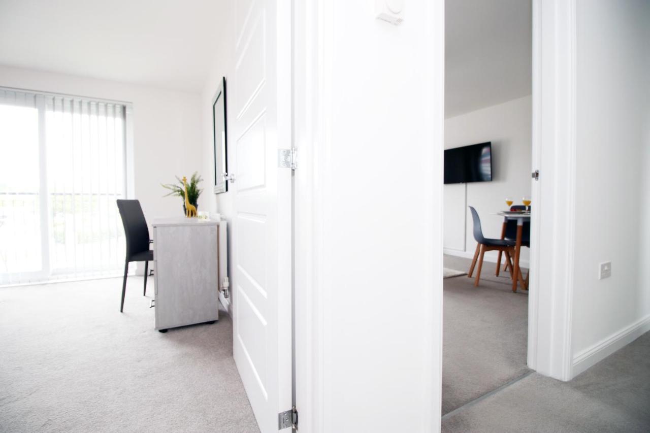No 43 Stadium Views By Ssw - 2Br, Parking, Sleeps 4, 3Min Walk To Stadium, 10Min Drive To City Centre, Marina And Close To M4 Morriston Dış mekan fotoğraf