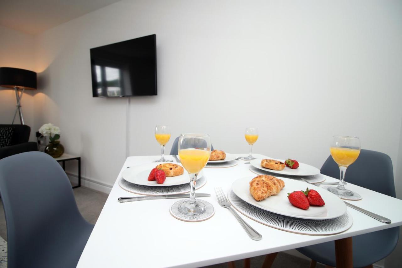 No 43 Stadium Views By Ssw - 2Br, Parking, Sleeps 4, 3Min Walk To Stadium, 10Min Drive To City Centre, Marina And Close To M4 Morriston Dış mekan fotoğraf