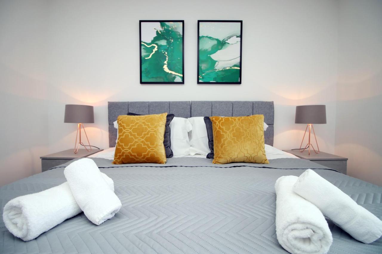 No 43 Stadium Views By Ssw - 2Br, Parking, Sleeps 4, 3Min Walk To Stadium, 10Min Drive To City Centre, Marina And Close To M4 Morriston Dış mekan fotoğraf
