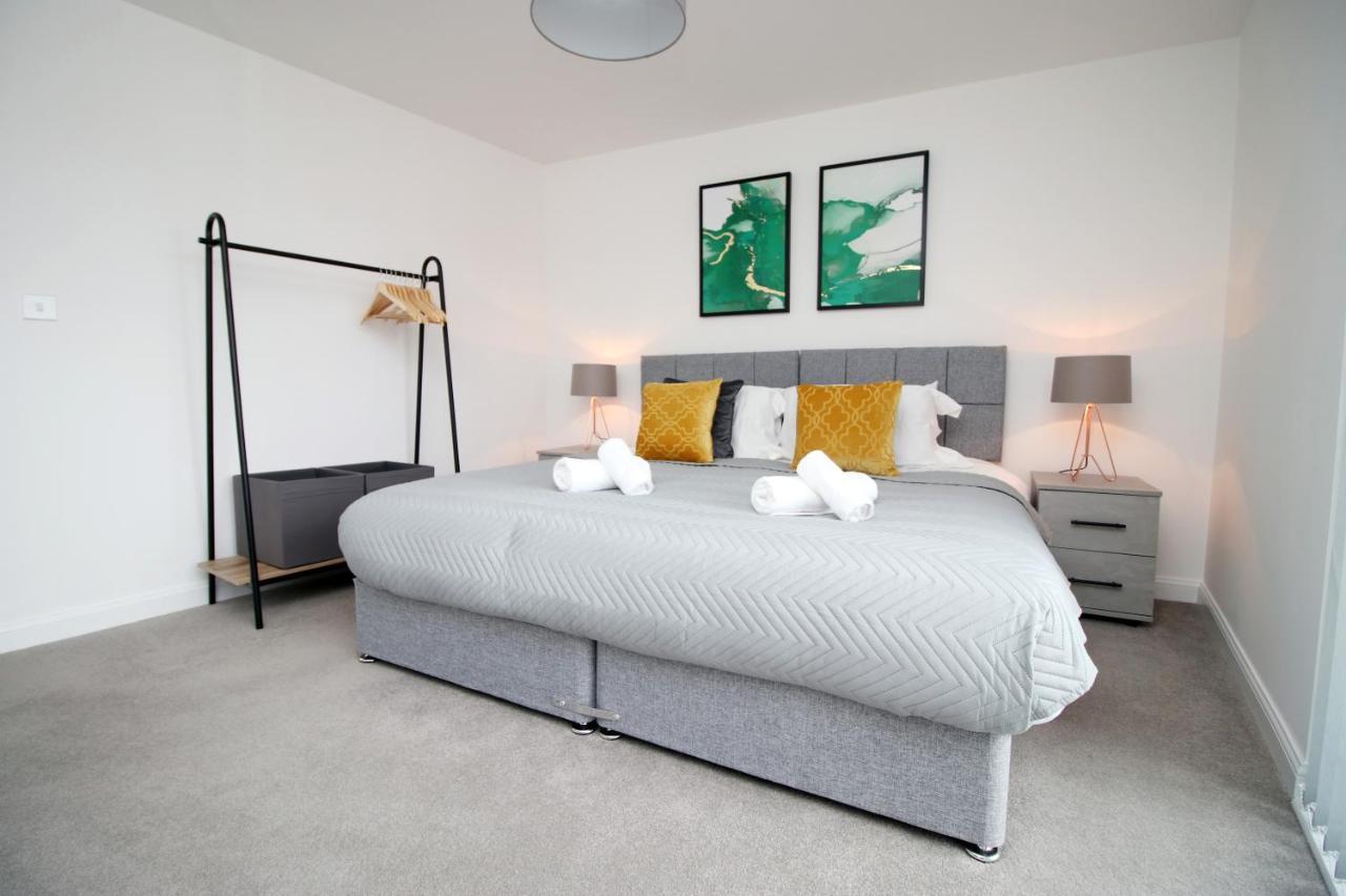 No 43 Stadium Views By Ssw - 2Br, Parking, Sleeps 4, 3Min Walk To Stadium, 10Min Drive To City Centre, Marina And Close To M4 Morriston Dış mekan fotoğraf