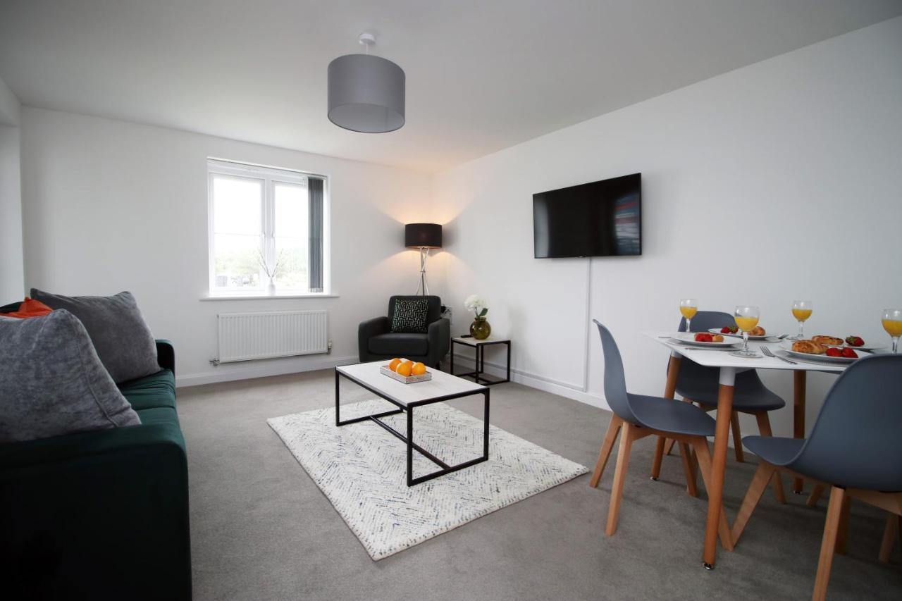 No 43 Stadium Views By Ssw - 2Br, Parking, Sleeps 4, 3Min Walk To Stadium, 10Min Drive To City Centre, Marina And Close To M4 Morriston Dış mekan fotoğraf