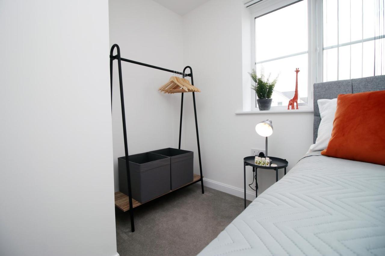 No 43 Stadium Views By Ssw - 2Br, Parking, Sleeps 4, 3Min Walk To Stadium, 10Min Drive To City Centre, Marina And Close To M4 Morriston Dış mekan fotoğraf