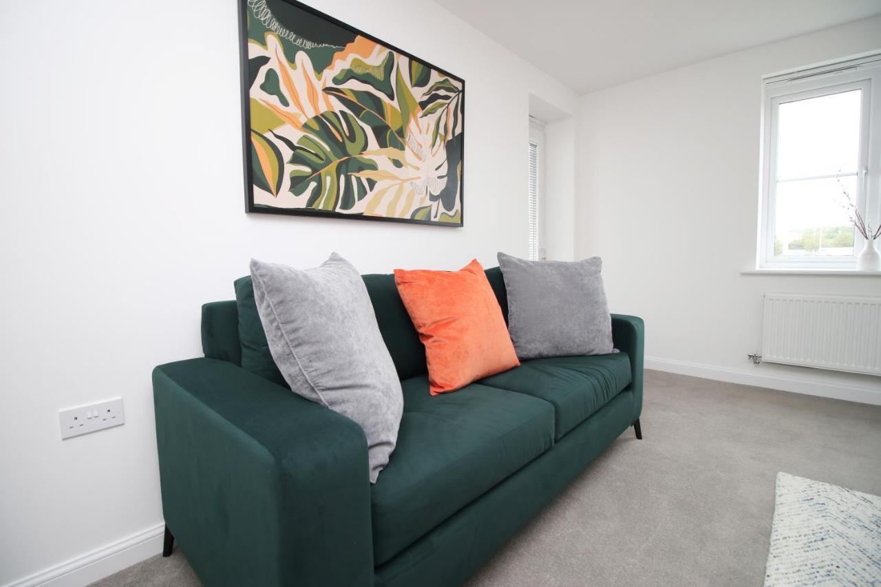 No 43 Stadium Views By Ssw - 2Br, Parking, Sleeps 4, 3Min Walk To Stadium, 10Min Drive To City Centre, Marina And Close To M4 Morriston Dış mekan fotoğraf