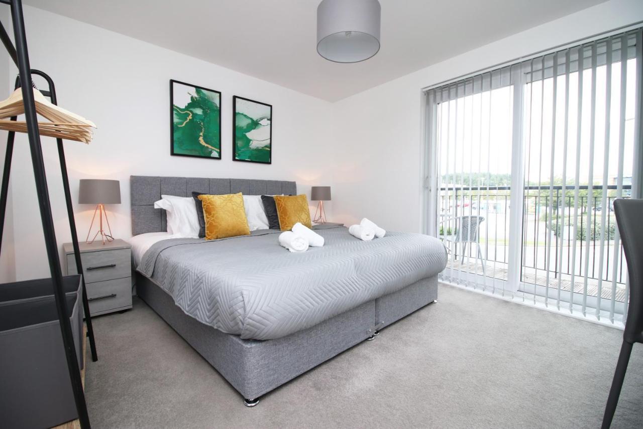 No 43 Stadium Views By Ssw - 2Br, Parking, Sleeps 4, 3Min Walk To Stadium, 10Min Drive To City Centre, Marina And Close To M4 Morriston Dış mekan fotoğraf