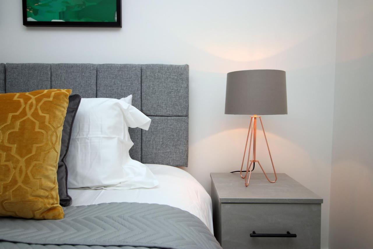 No 43 Stadium Views By Ssw - 2Br, Parking, Sleeps 4, 3Min Walk To Stadium, 10Min Drive To City Centre, Marina And Close To M4 Morriston Dış mekan fotoğraf