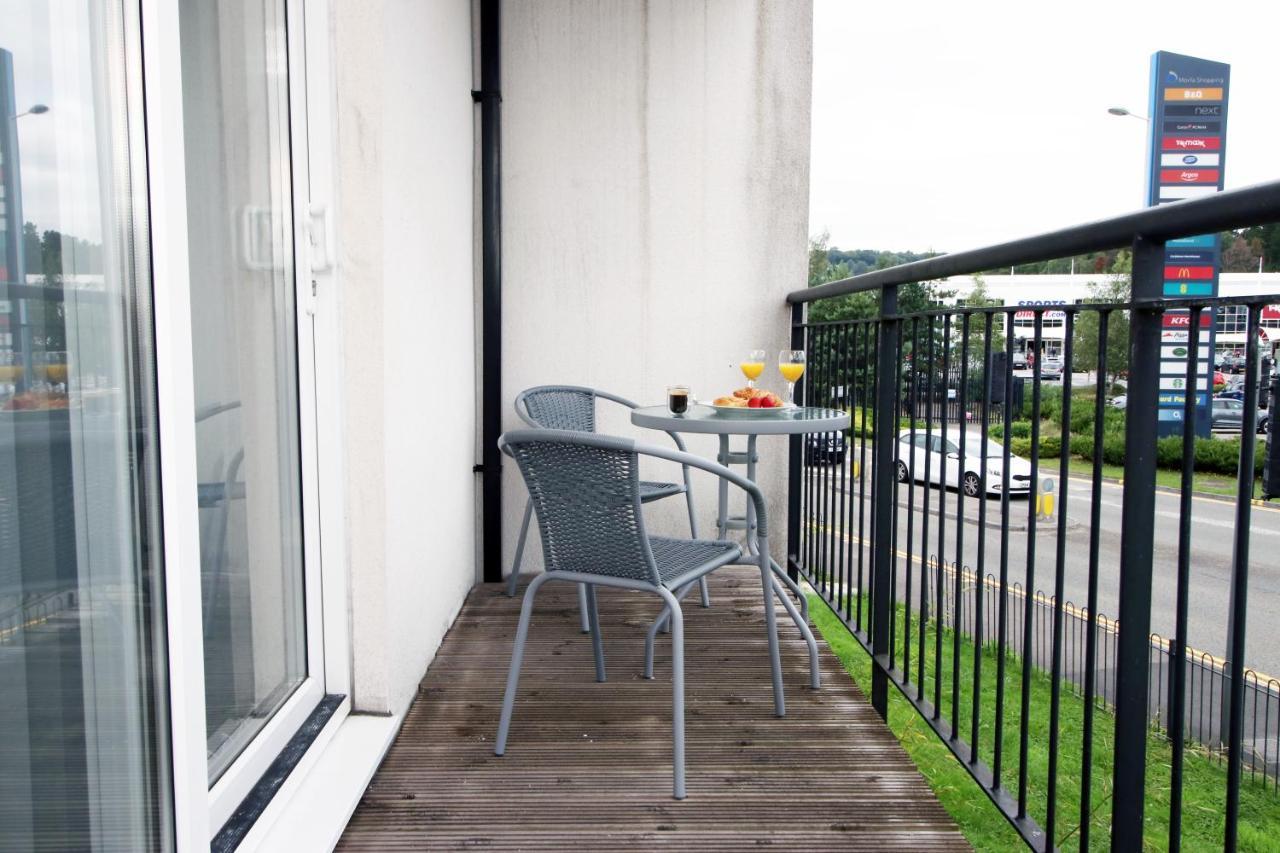 No 43 Stadium Views By Ssw - 2Br, Parking, Sleeps 4, 3Min Walk To Stadium, 10Min Drive To City Centre, Marina And Close To M4 Morriston Dış mekan fotoğraf